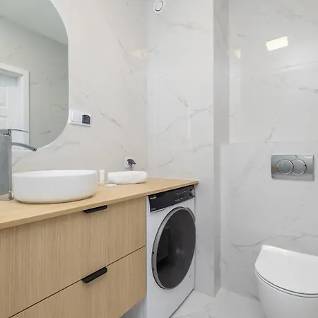 شقة Krowoderska With Balcony Near Center By Rent Like كراكوفيا