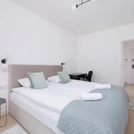 Krowoderska With Balcony Near Center By Rent Like شقة كراكوفيا
