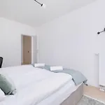 Apartament Krowoderska With Balcony Near Center By Rent Like *